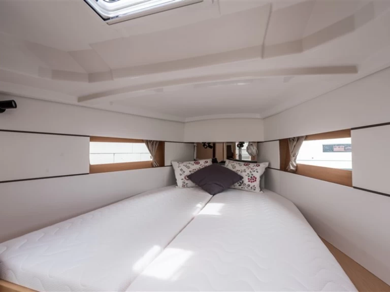 Bénéteau Oceanis 38.1 jednotlivci a charterové společnosti v Komolac