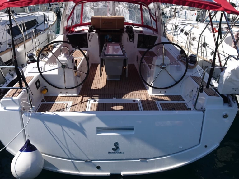 Pronajmout Plachetnice se skipperem či ne Bénéteau v Komolac