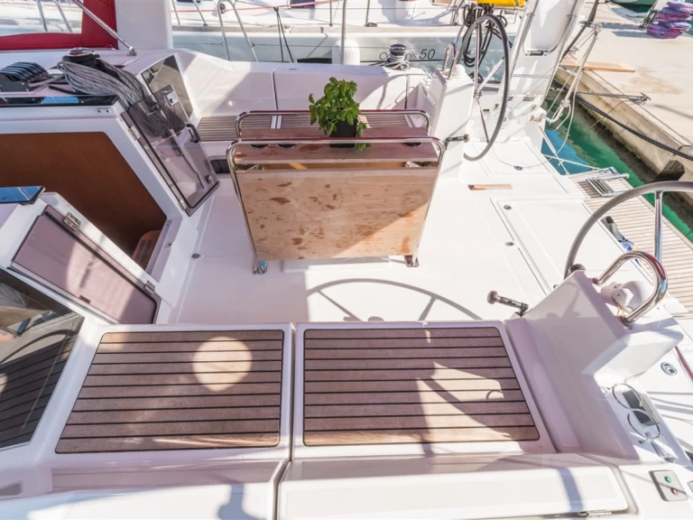 Pronajmout si Bénéteau Oceanis 41.1 v Split