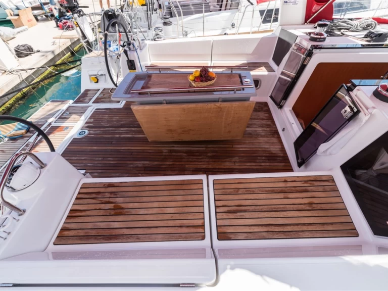 Pronajmout si Bénéteau Oceanis 45 v Split