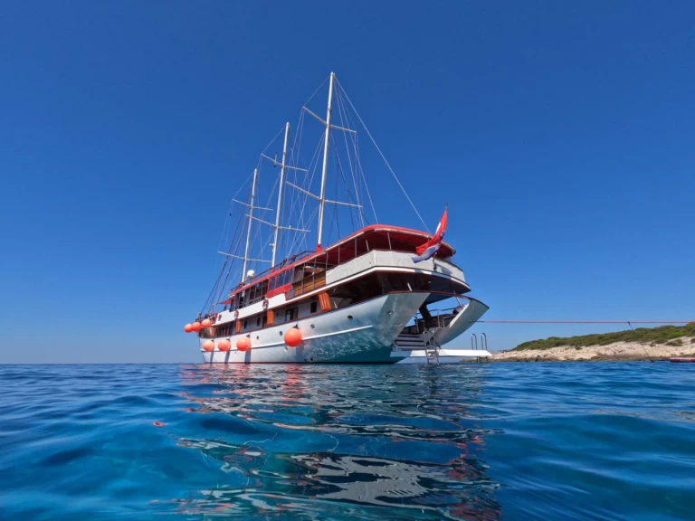 Pronajmout Plachetnice se skipperem či ne Custom Made v Split