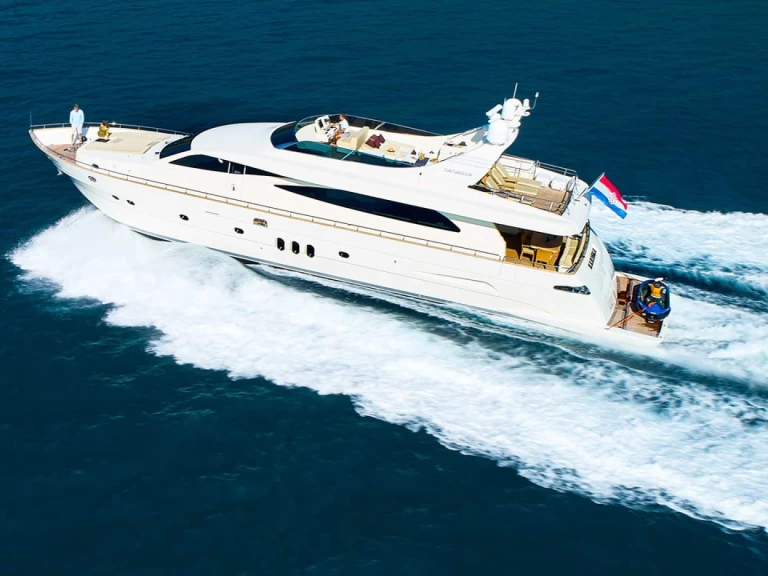 Pronájem lodi Baška Voda lákavé ceny Canados 86