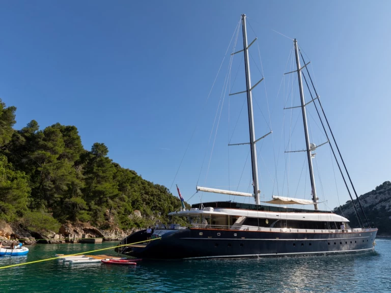 Plachetnice k pronájmu v Krilo za nejlepší cenu