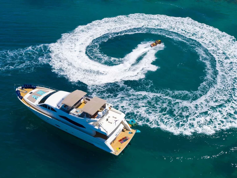 Pronájem lodi Ferretti Ferretti Yachts 760 v Donji Seget na Samboatu