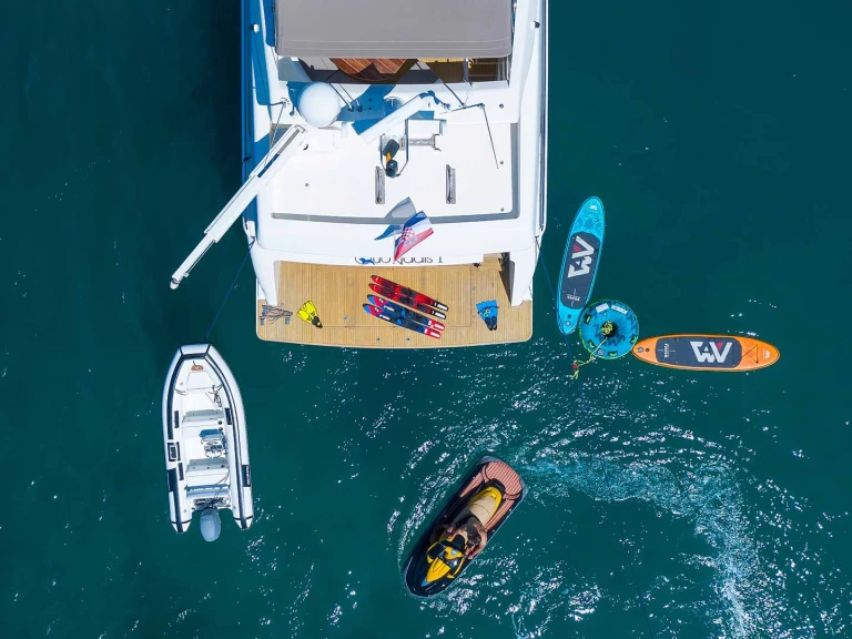 Pronajmout Jachta se skipperem či ne Ferretti v Donji Seget