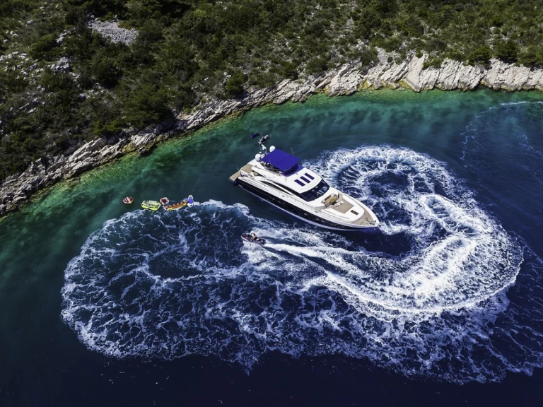 Pronájem lodi Kaštela lákavé ceny Princess V85