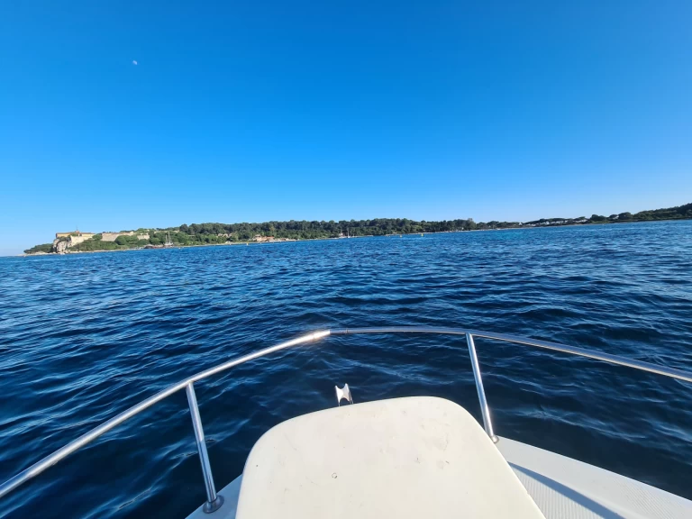 Pronájem lodi Rocca Super Mistral v Cannes na Samboatu