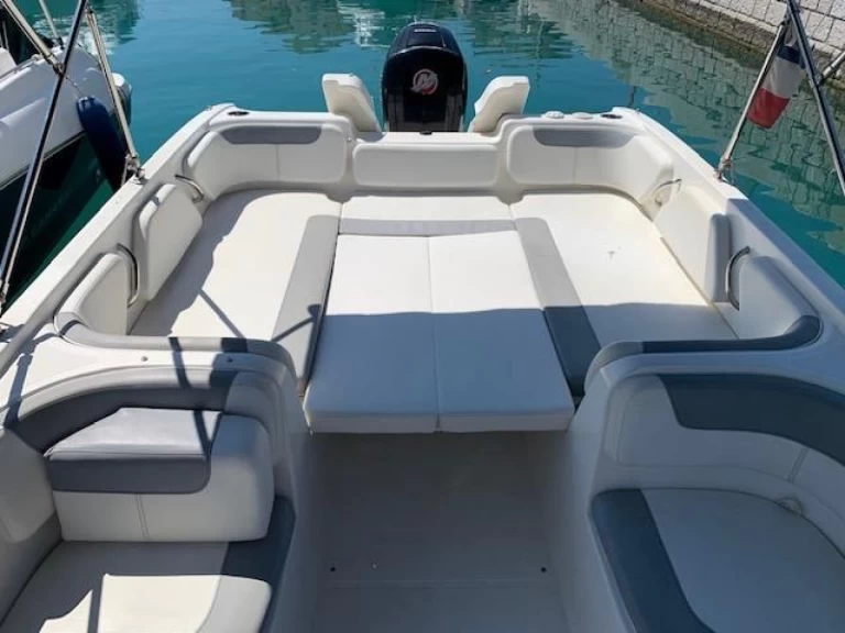 Pronajmout Motorová loď se skipperem či ne Bayliner v Juan-les-Pins