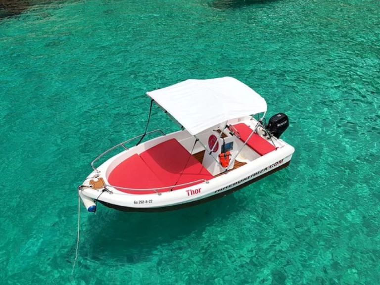 Estable Estable 400 Consola jednotlivci a charterové společnosti v Sant Antoni de Portmany