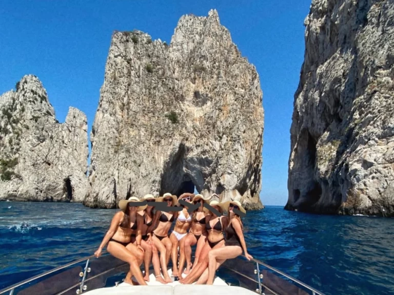 Pronajmout si Darlin Gozzo napoletano veloce  v Neapol