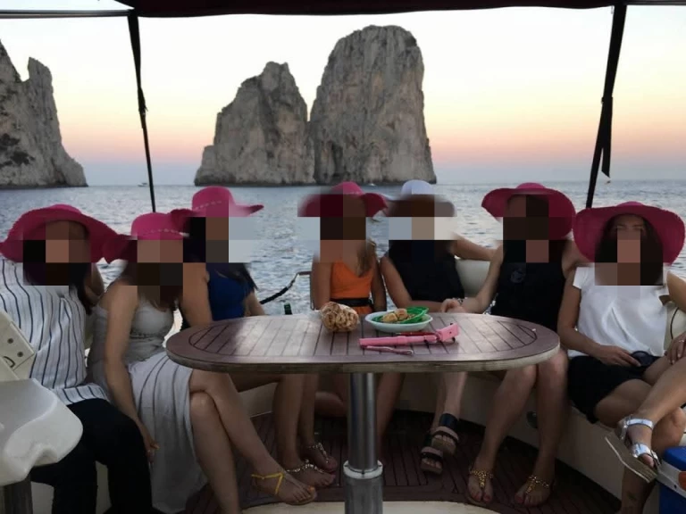 Pronájem lodi Neapol lákavé ceny Gozzo napoletano veloce 