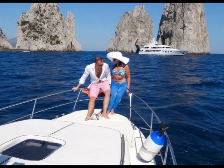 Pronajmout Motorová loď se skipperem či ne Darlin v Neapol