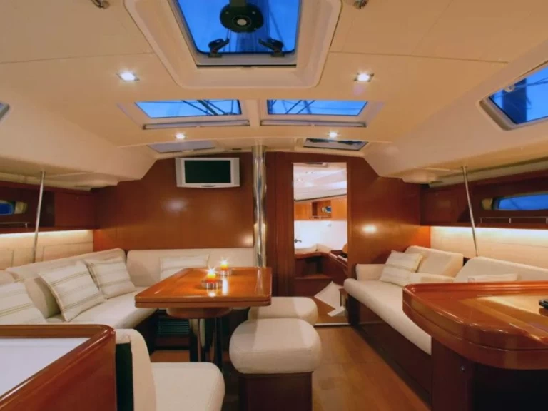 Pronajmout si Bénéteau Oceanis 46 v Saint-Cyprien