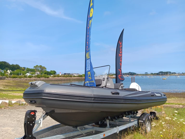 Adventure Vesta 610 Comfort jednotlivci a charterové společnosti v Landéda