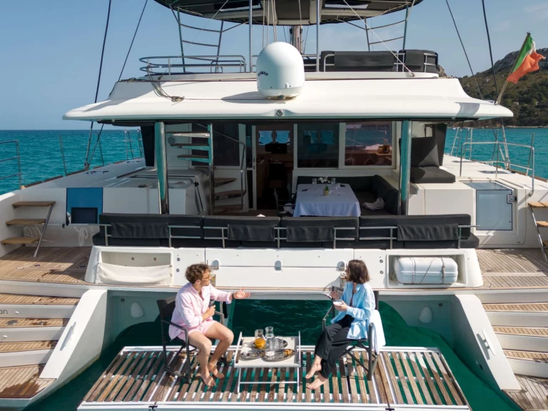 Pronájem jachty v Sardinie  -Lagoon Taipan na Samboatu