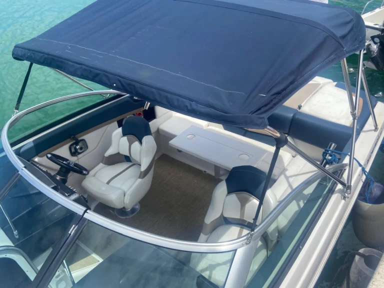 Pronájem jachty v Punta Cana -Four Winns S 235 na Samboatu