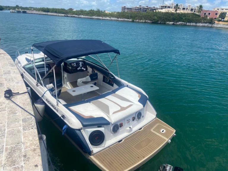 Pronajmout si Four Winns S 235 v Punta Cana