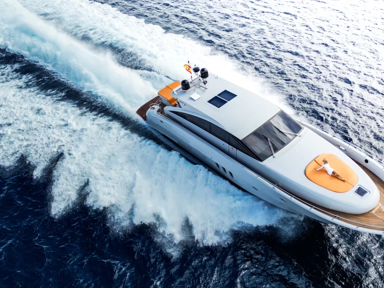 Pronájem Jachta Jaguar s licencí