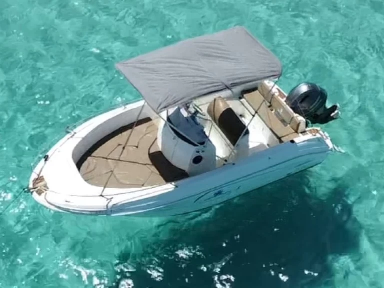 Pronájem Motorová loď Pacific Craft s licencí