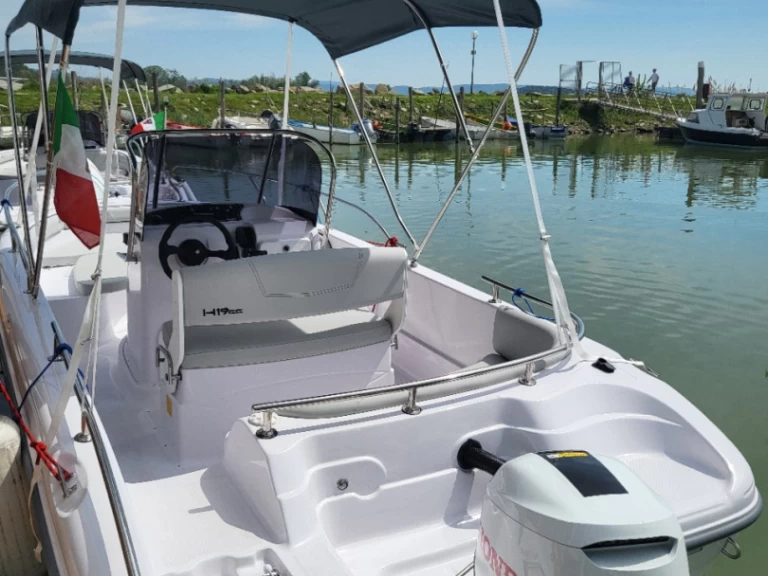 Pronájem Motorová loď v Tuoro sul Trasimeno -Ranieri Ranieri 4XC H19CC