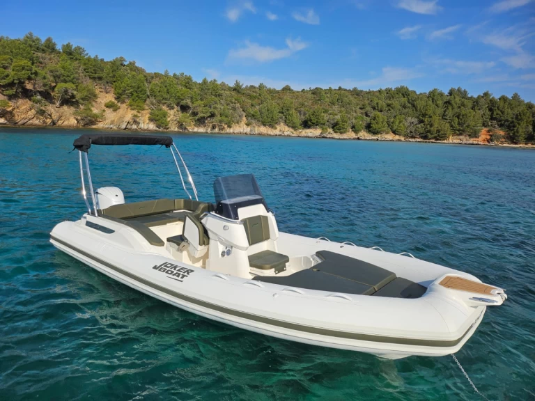 Joker Boat Clubman 22 jednotlivci a charterové společnosti v Port du Lavandou