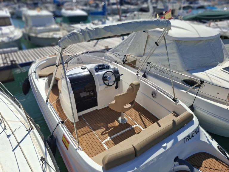 Pronájem lodi AQUA Aqua 620 v Puerto Deportivo De La Duquesa na Samboatu
