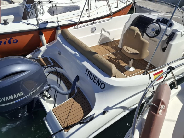 Pronájem Motorová loď AQUA s licencí