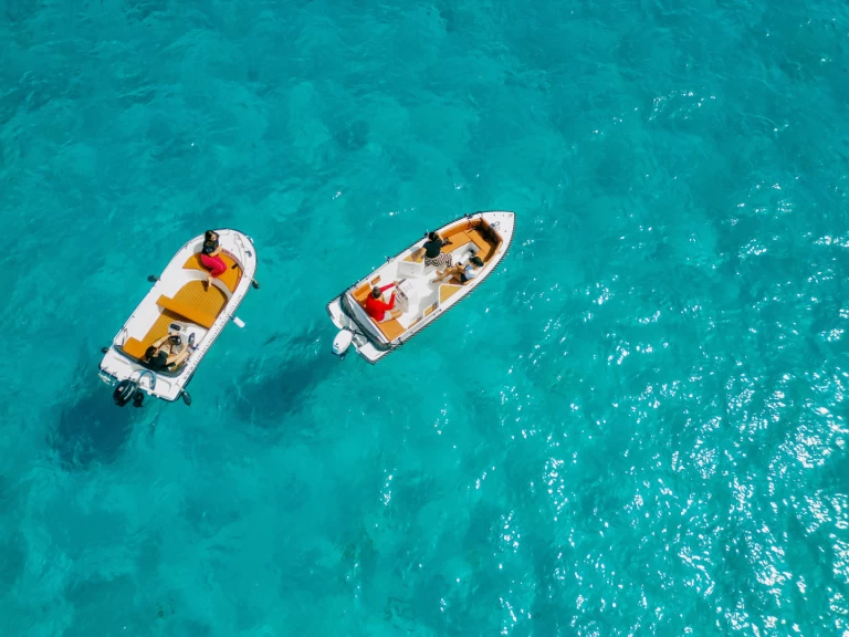 Pronajmout Motorová loď se skipperem či ne Silver v Playa Blanca