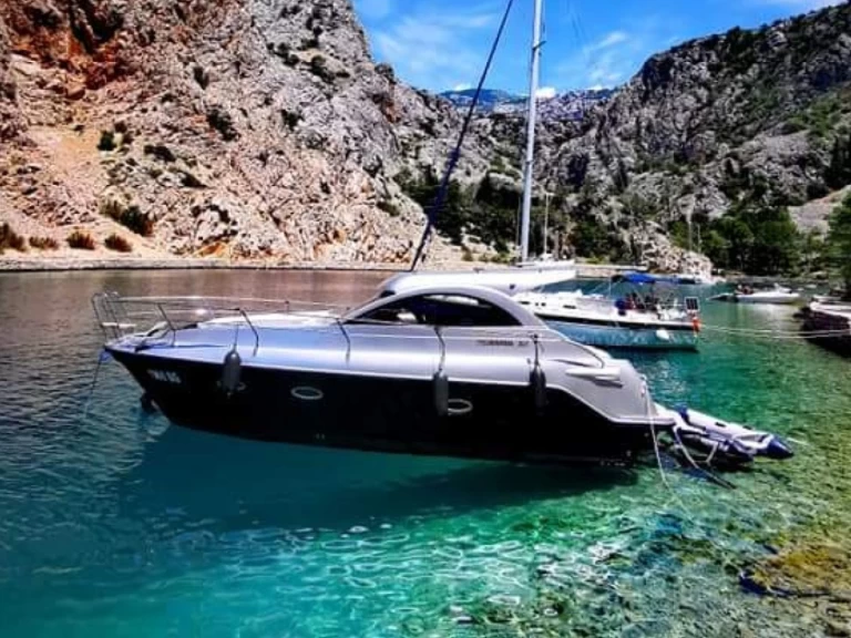 Pronájem Motorová loď Mirakul s licencí