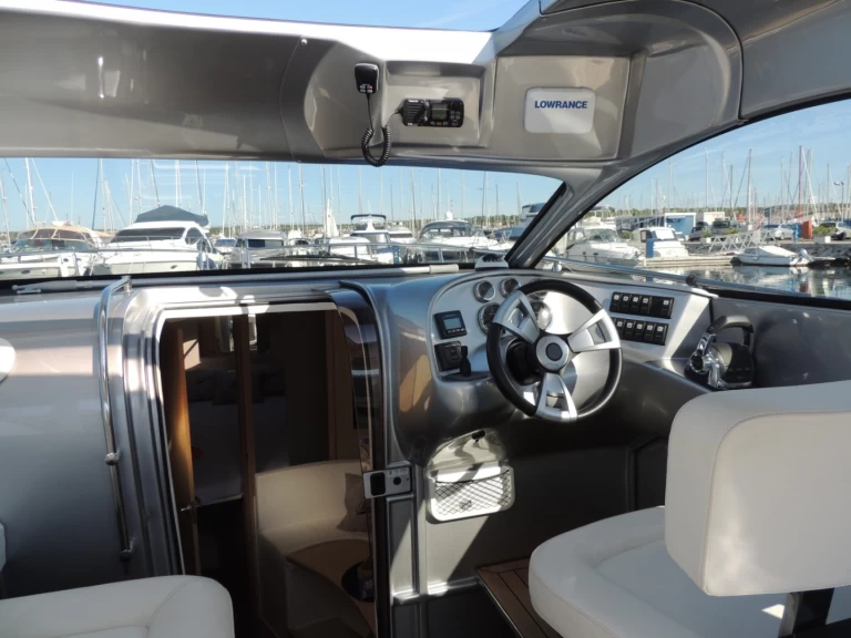 Mirakul 30 jednotlivci a charterové společnosti v Sukošan