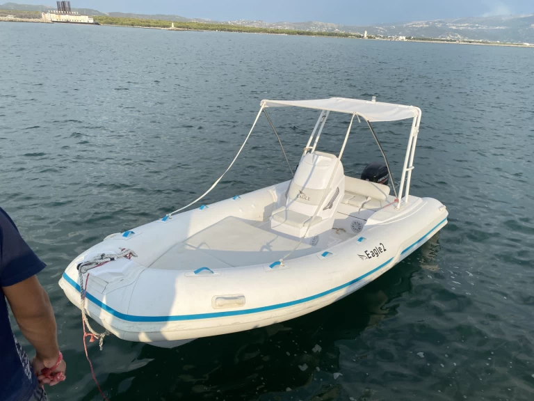 Eagle Eagle jednotlivci a charterové společnosti v Vlorë