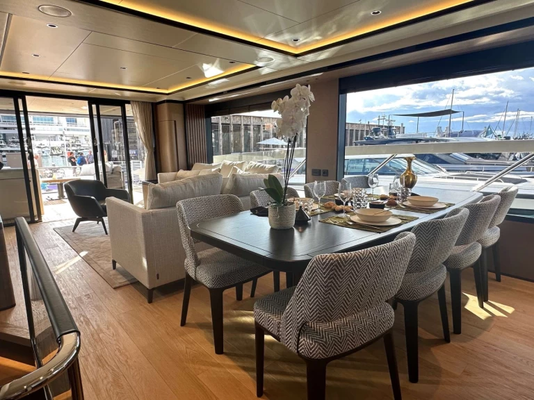 Pronajmout si Absolute SEMELA v Francouzská riviéra