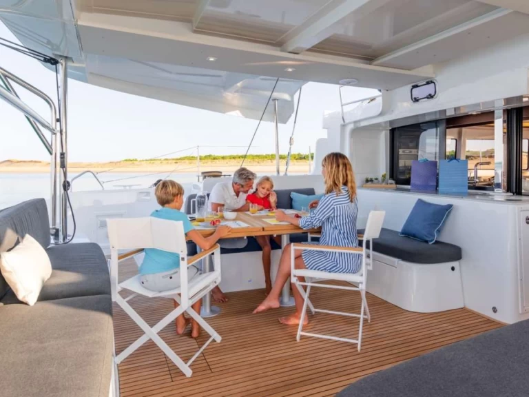 Pronájem lodi Francouzská riviéra lákavé ceny YOFF