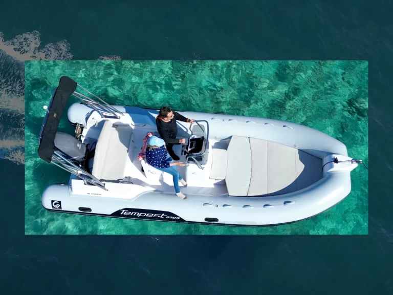 Polotuhá loď k pronájmu v Mandelieu-la-Napoule za nejlepší cenu