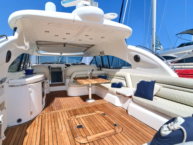 Pronájem Jachta Sunseeker s licencí