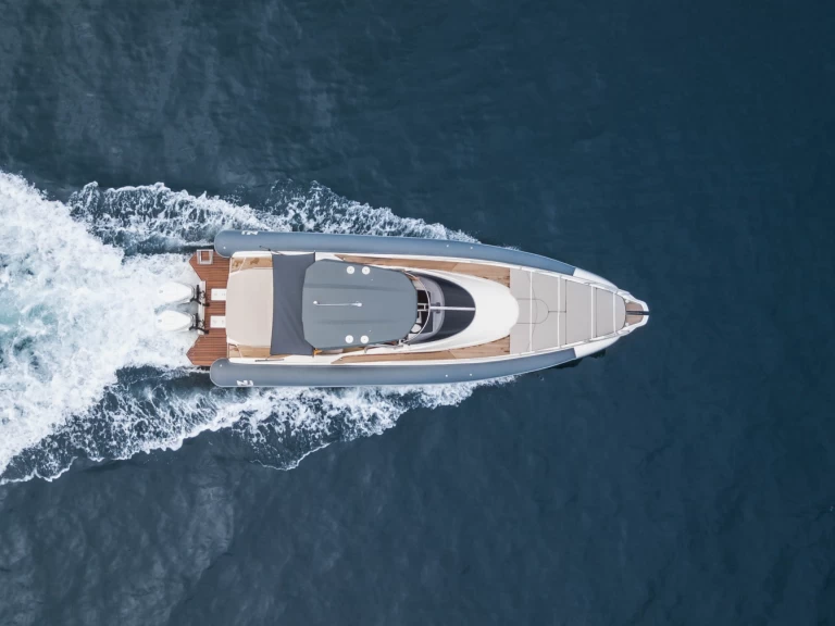 Pronájem Polotuhá loď Nuova Jolly s licencí