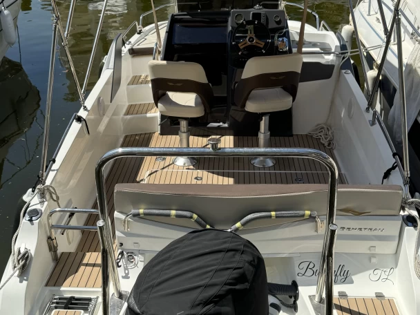 Bénéteau Flyer 6.6 SUNdeck jednotlivci a charterové společnosti v Mandelieu-la-Napoule