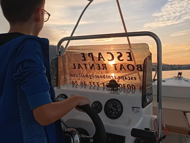 Thomas Tempest  jednotlivci a charterové společnosti v Chersonisos