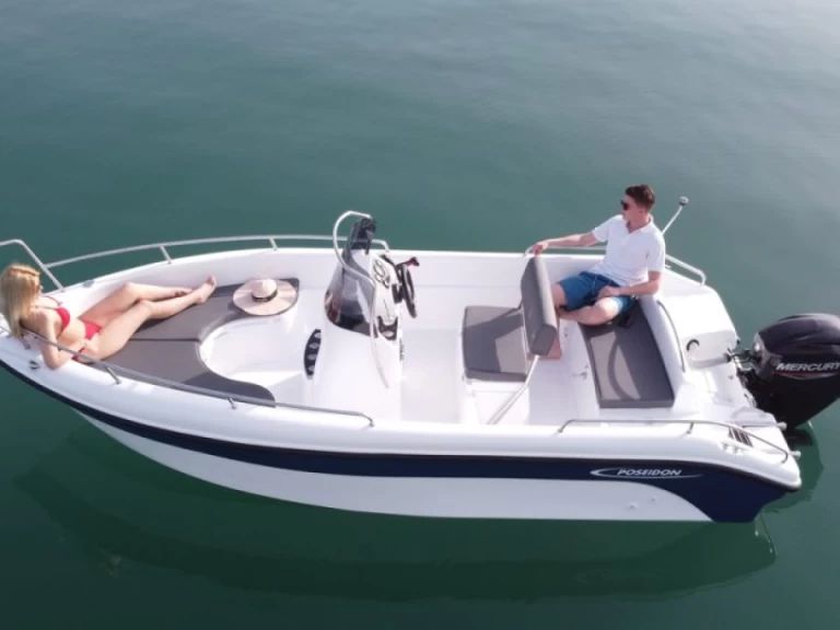 Pronájem Motorová loď Poseidon s licencí