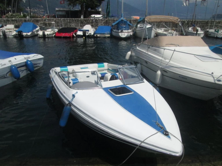 Pronájem jachty v Cannobio -Rinker Captiva 209 na Samboatu