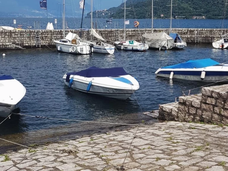 Pronajmout si Rinker Captiva 209 v Cannobio