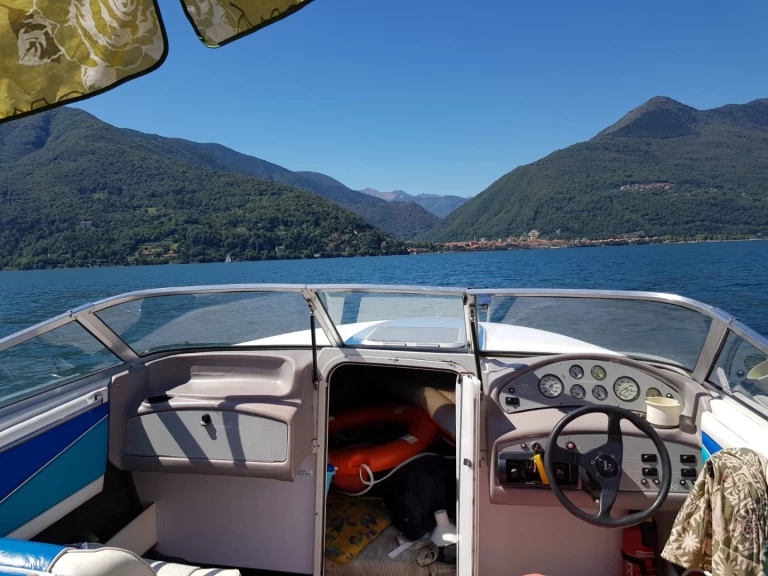 Pronájem Motorová loď v Cannobio -Rinker Captiva 209