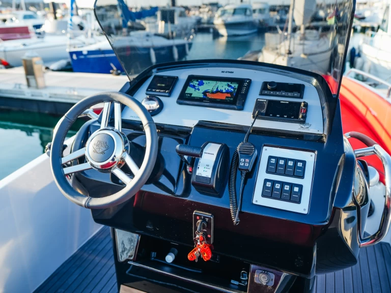 Prua al vento Jaguar 7.0 jednotlivci a charterové společnosti v L'Herbaudière