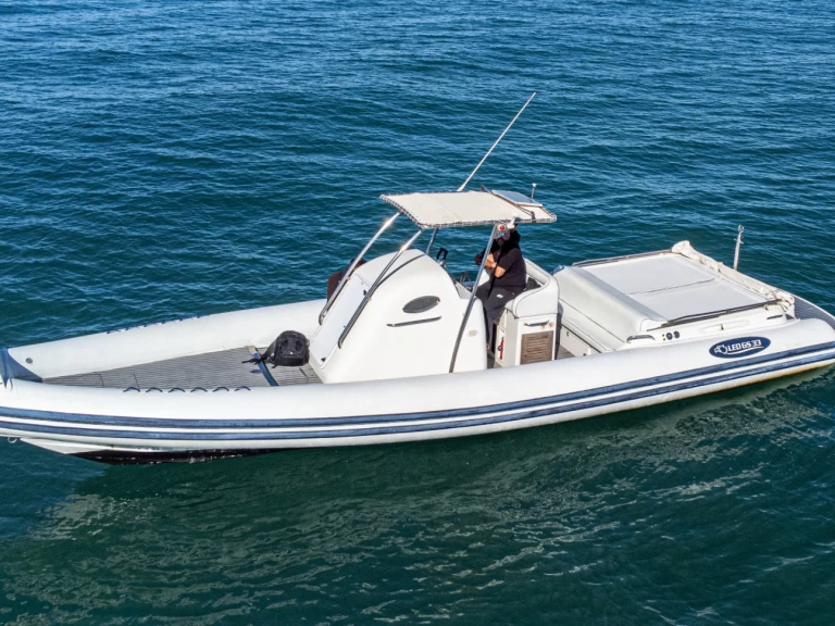 Pronajmout si Nautica Led 33 gs v Terracina