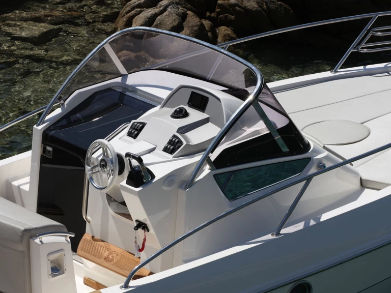 Pronajmout si Capelli Cap 28 WA v Latchi