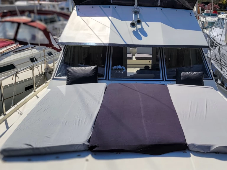 Pronájem lodi Guy Couach Guy Couach 1200 Fly v Sainte-Marie-la-Mer na Samboatu