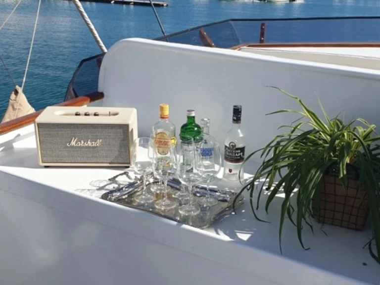 Pronájem Jachta Grand Banks s licencí