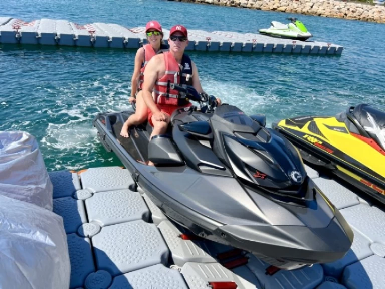 Sea-Doo RXT X 325 rs jednotlivci a charterové společnosti v Fréjus