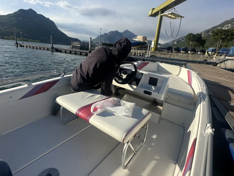Pronájem lodi Lecco lákavé ceny Rio Class