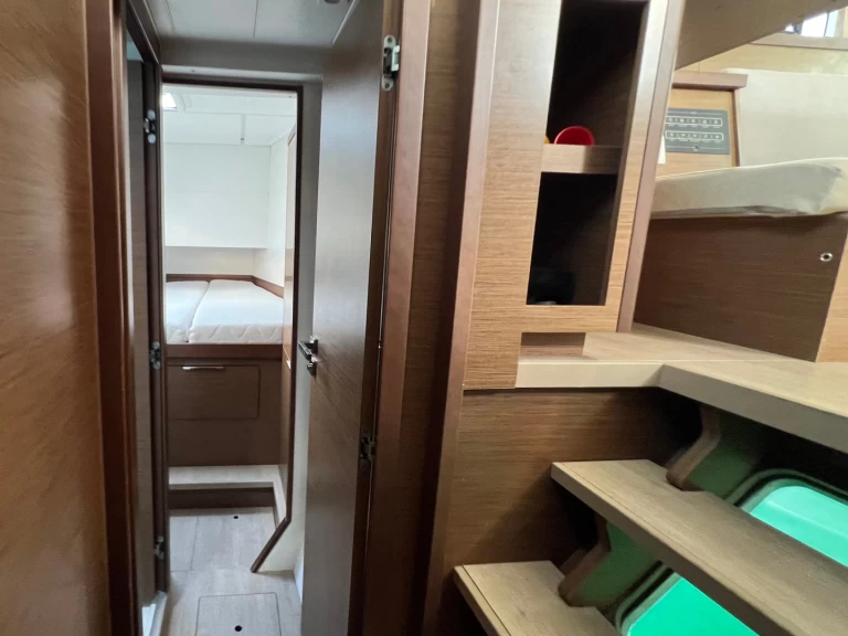 Pronajmout Katamarán se skipperem či ne Lagoon v Alimos